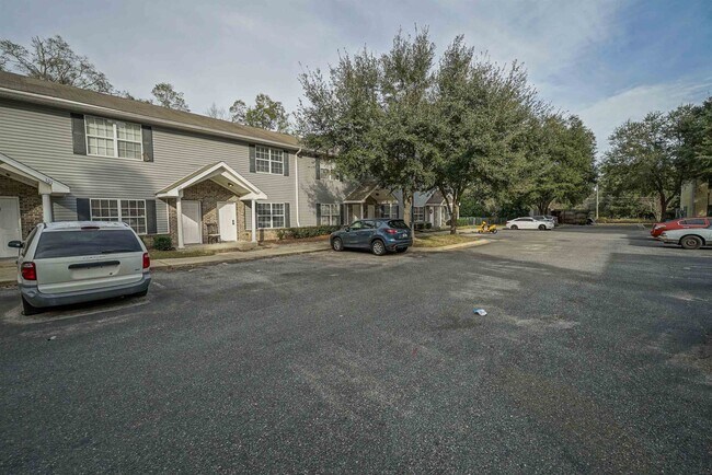 Building Photo - 3100 Dian Rd