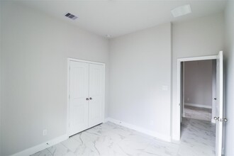 Building Photo - 10106 Water Harbor Dr