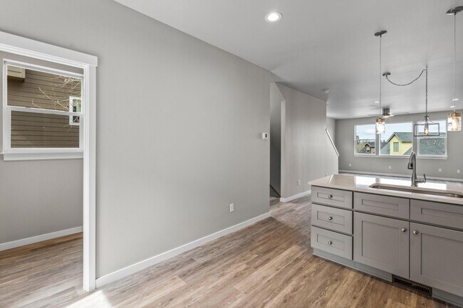 Foto del edificio - 1773 NE Lotus Dr