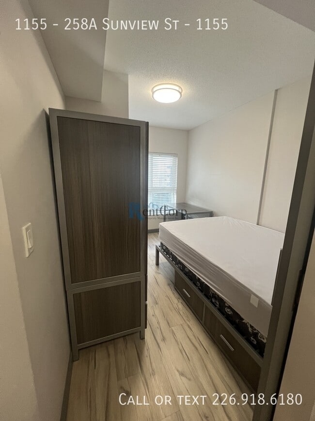 Building Photo - 258A-258A Sunview St