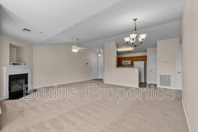 Foto del edificio - 6117 Hedgecock Cir