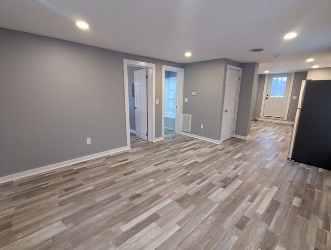 Building Photo - 19 Main St