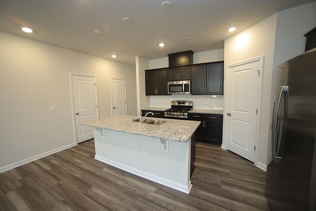 Building Photo - Beautiful 3 Bed+Bonus+2 Car Garage Townhom...