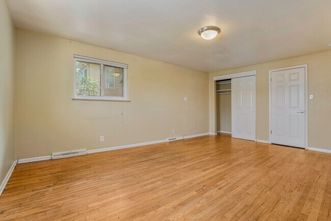 Building Photo - 870-872-872 19th St