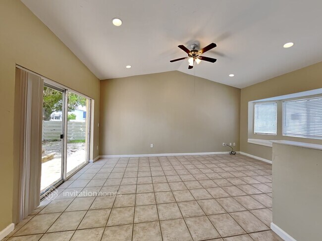 Building Photo - 14502 SW 139th Ave Cir E