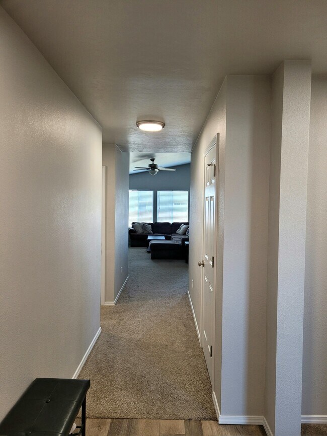 Foto del edificio - 925 SW Crested St