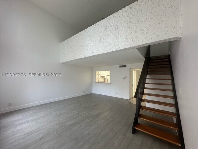 Foto del edificio - 18111 NW 68th Ave