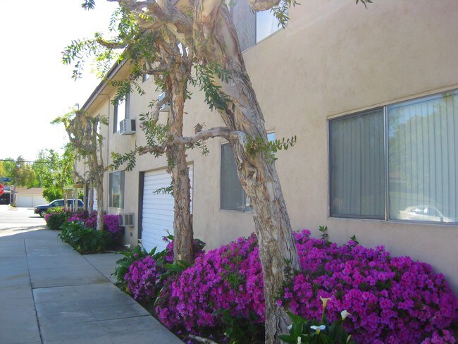 Foto del edificio - 5625 Kester Ave