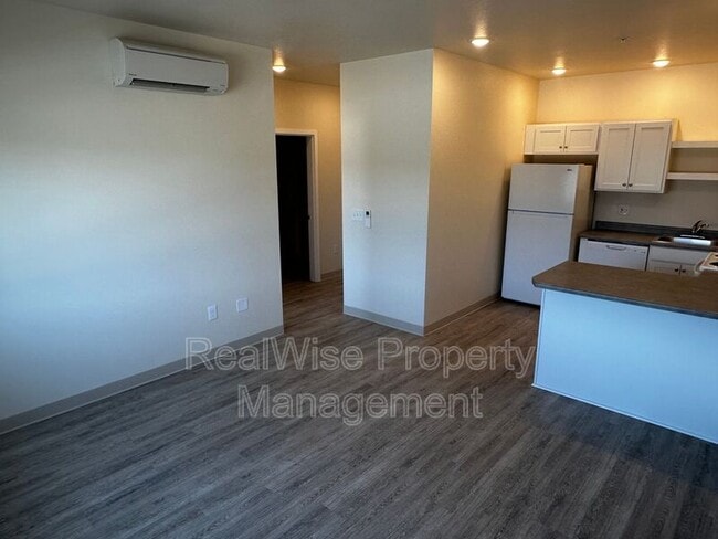 Building Photo - 1935 Table Rock Rd