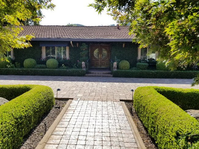 Foto del edificio - 5 Bed 4 Bath Gated Home In Alamo