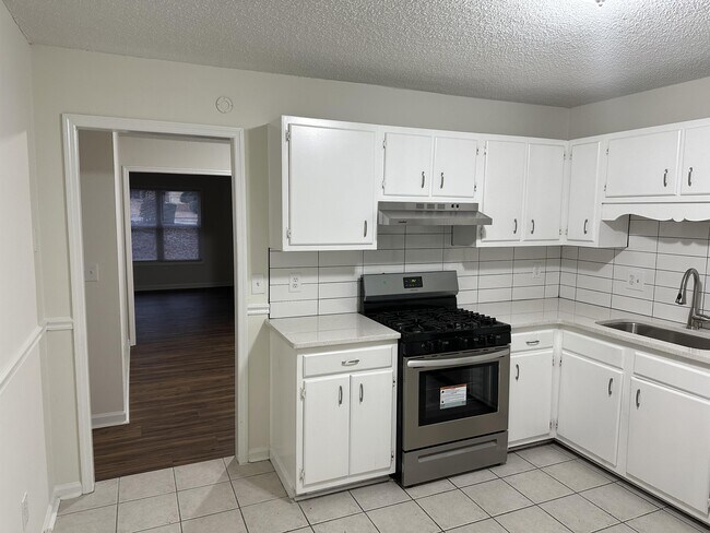 Building Photo - 4106 Hawthorne Cir