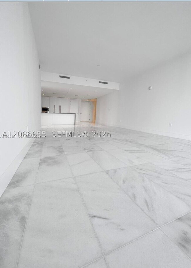 Foto del edificio - 700 NE 26th St