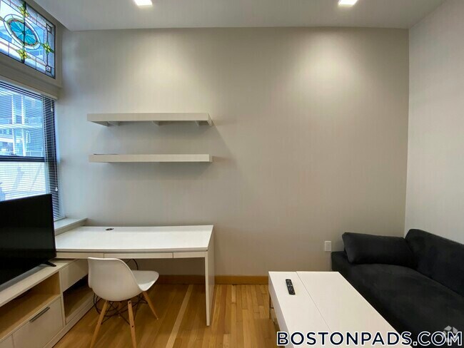 Building Photo - 115 Mt Auburn St