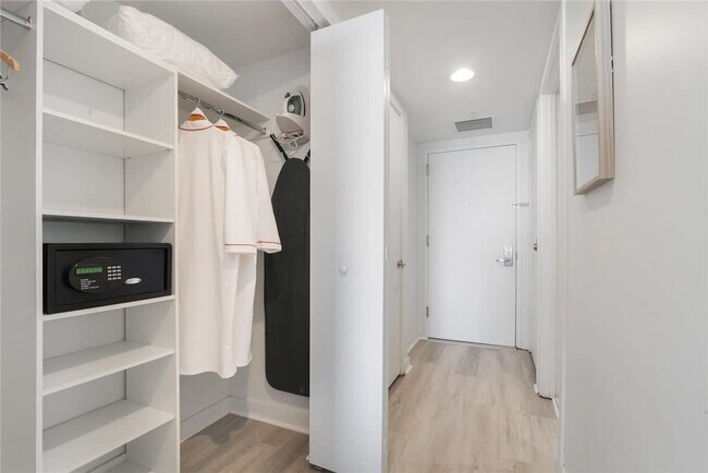 Foto del edificio - 2602 E Hallandale Beach Blvd