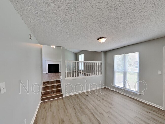 Foto del edificio - 551 Eagles Crossing Cir