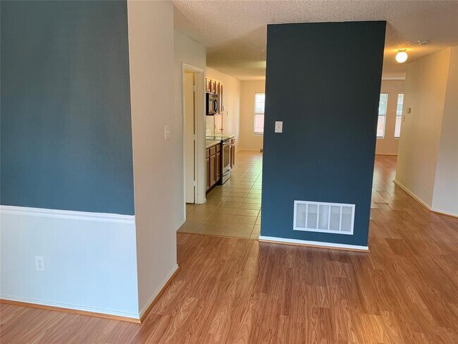 Building Photo - 1701 Cliffbrook Dr