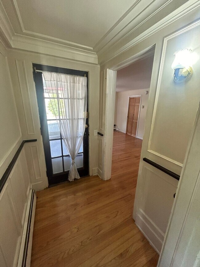 Foto del edificio - FOUR BEDROOM AVAILABLE - JUNE 1st, 2026