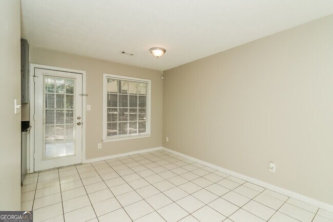 Building Photo - 500 Laurel Dr