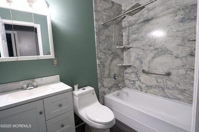 Building Photo - 207 Coville Dr
