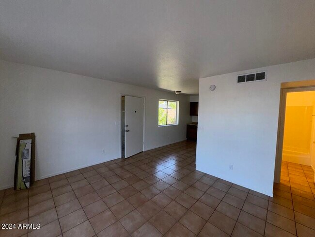 Foto del edificio - 10213 N 15th Ave