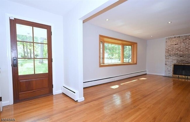 Building Photo - 263 White Oak Ridge Rd