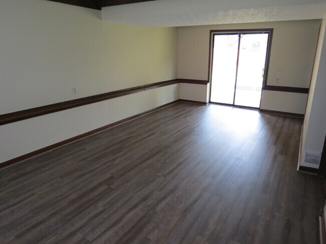 Foto del edificio - 2711 Millrace Dr