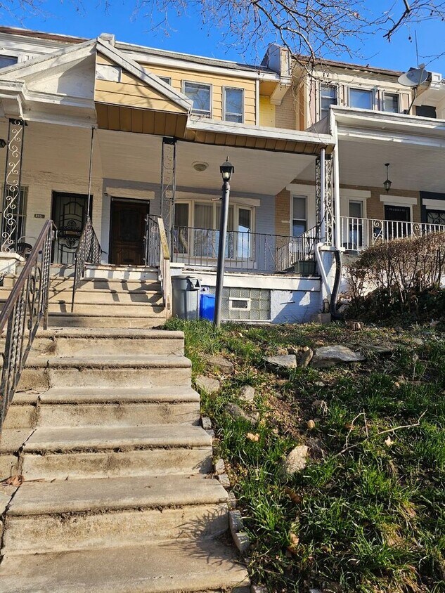 Primary Photo - Front Porch Row - Olney