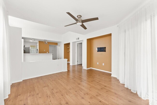 Building Photo - 4807 Via Palm Lakes Via