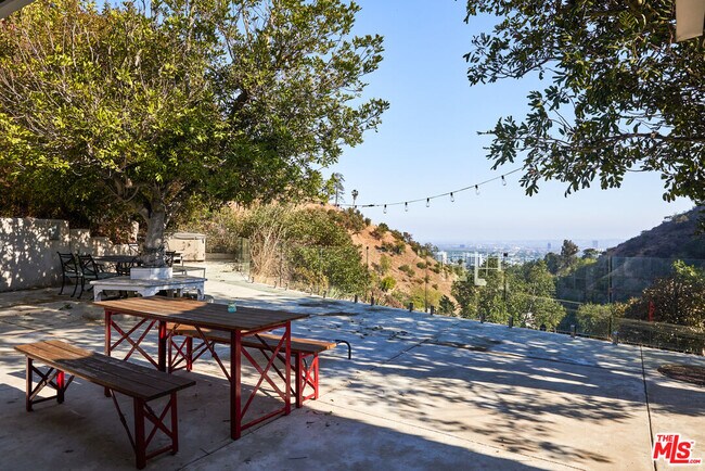 Foto del edificio - 2200 Outpost Dr