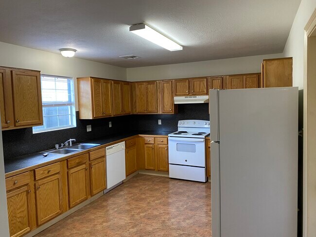 Building Photo - 5038 Coopershill Dr