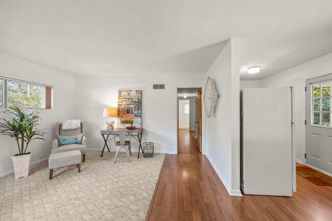Building Photo - 1715 Hall Dr