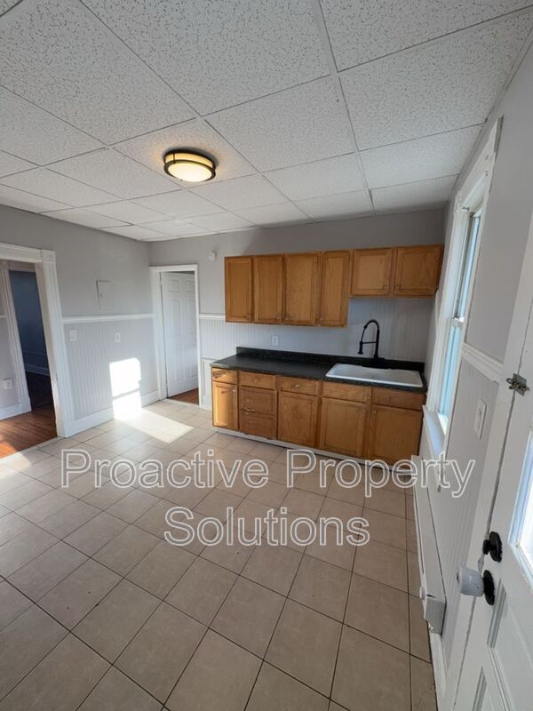 Building Photo - 746-748 River Street