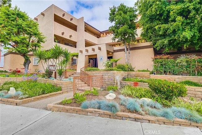 Building Photo - 2501 W Redondo Beach Blvd