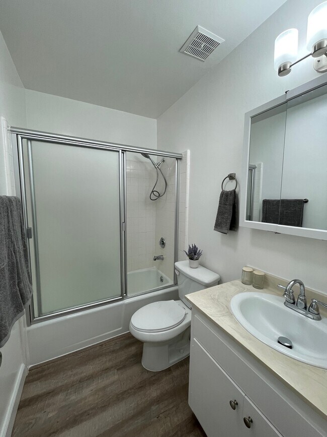 Baño del pasillo - Anza South Apartments