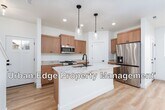 Foto principal - 3 Bedroom 2.5 Bath Newer Row Home!