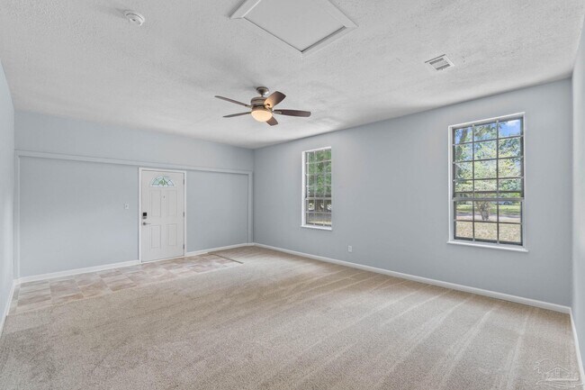 Foto del edificio - 7468 Brightwood St