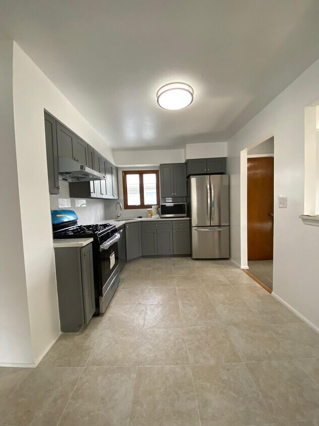 31 Xenia St Unit 2F, Staten Island, NY 10305 Condo for Rent in Staten