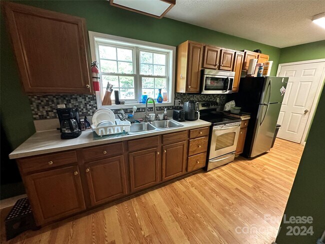 Foto del edificio - 311 Epworth St NW