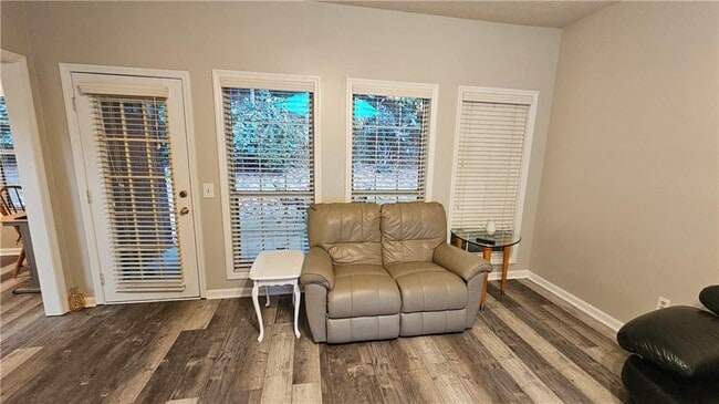 Foto del edificio - 3351 Governors Ct