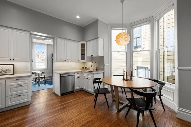 Building Photo - Beautiful, LARGE, Updated 3-BD FLAT in Dol...