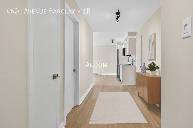 Photo du bâtiment - 4620 Av. Barclay