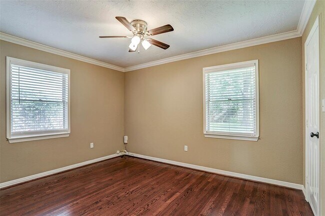 Foto del edificio - 4601 De Lange Ln