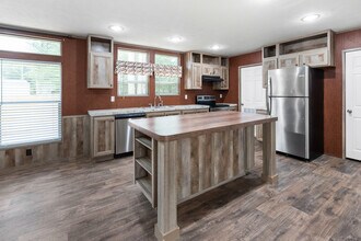 Building Photo - 204 Wild Flower Dr