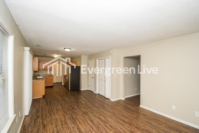 Foto del edificio - 6533 Townsend Way