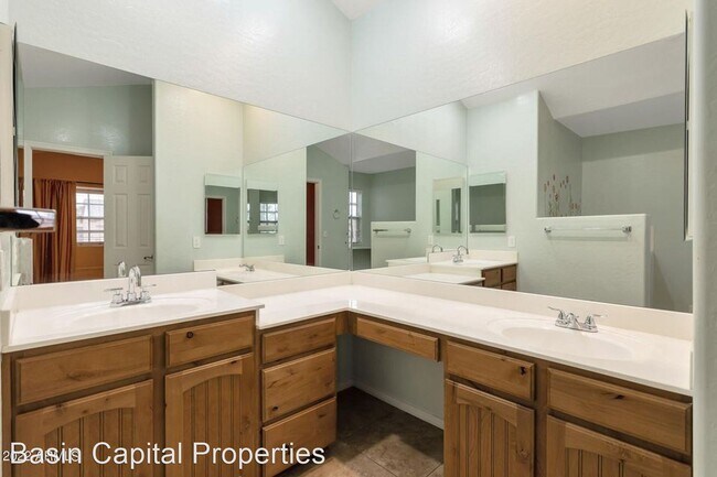 Building Photo - 3 br, 2.5 bath House - 506 E Utopia Rd