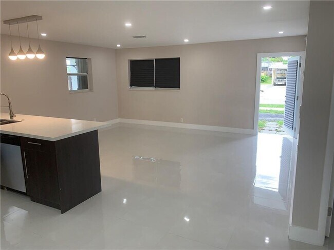 Foto del edificio - 1520 NW 43rd St