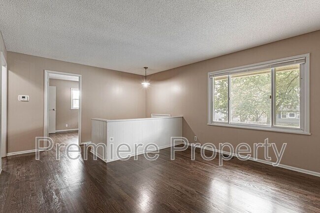 Foto del edificio - 9608 Ditman Way