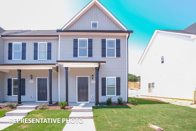 Foto del edificio - 2 Bed/2.5 Bath Townhome-Close to Downtown Clayton!