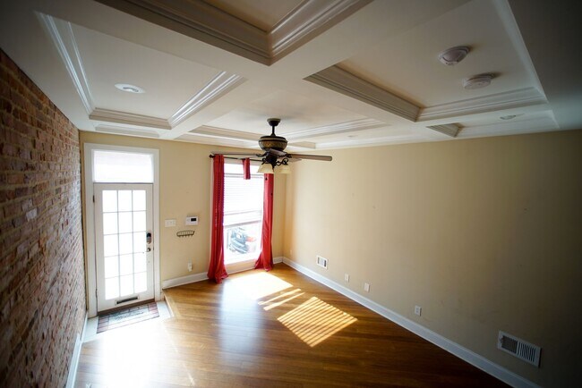 Foto del edificio - 109 S. Curley St/2 bedroom, 2.5 bath Townh...