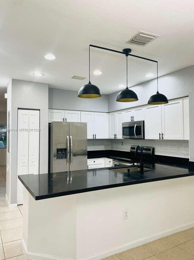 Foto del edificio - 8344 SW 27th St